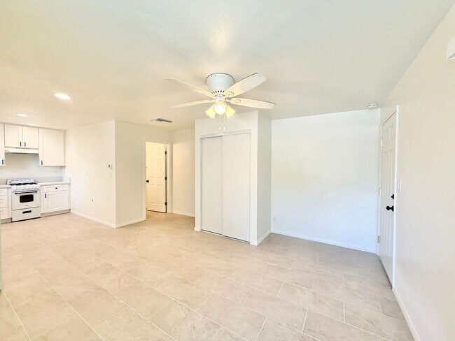 Building Photo - AVAILABLE NOW!! Studio Apartment in Palm Springs!