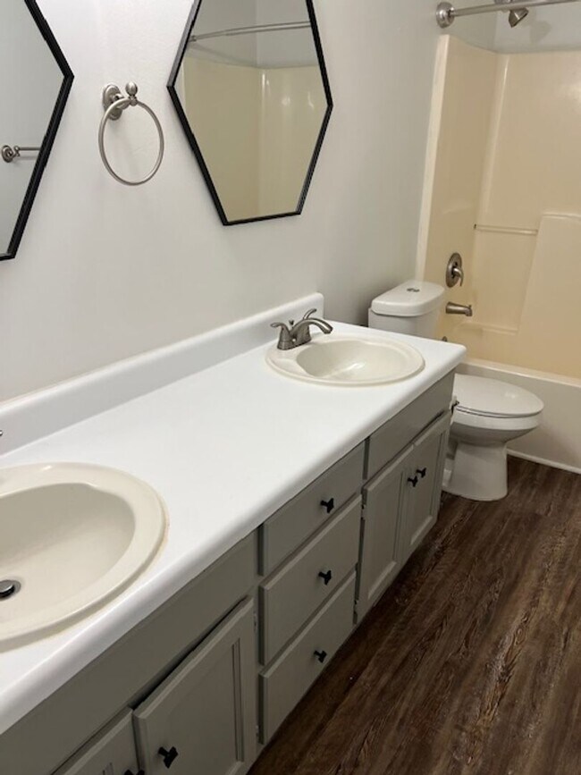 Building Photo - 4/2.5 located in Pinehurst subdivision