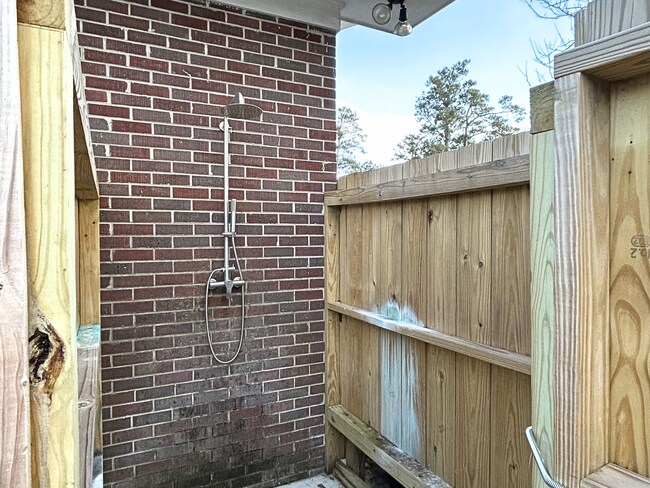 Building Photo - 408 Lynette Dr