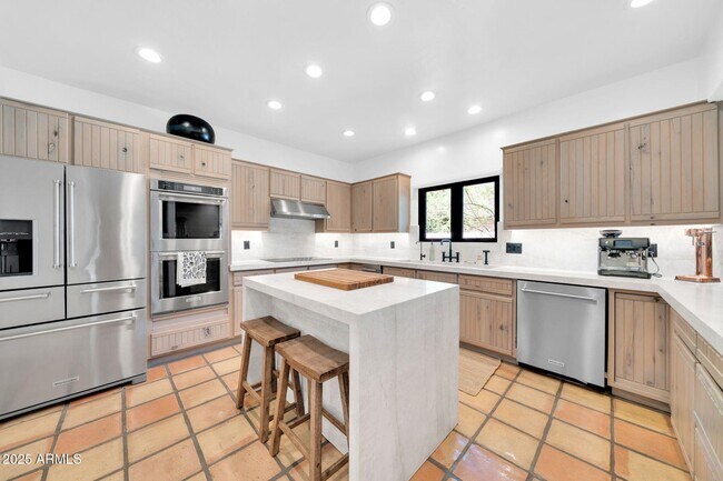 Building Photo - 110 E Concorda Dr