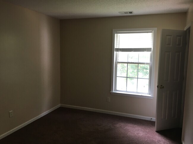 Building Photo - 1671 Heyford Cir NW