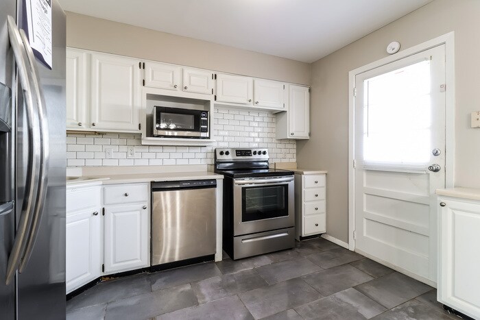 Building Photo - 3832 Elljay Dr