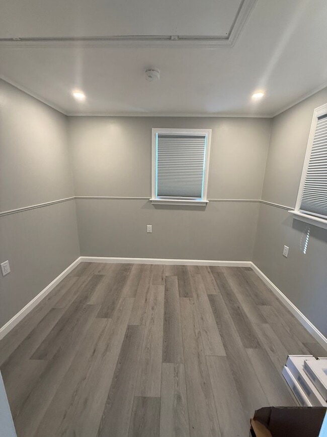 Building Photo - Two bedroom, first floor condominium unit at Beach Way Condos. West Dennis