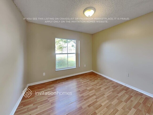 Building Photo - 7215 SW 42nd Ct