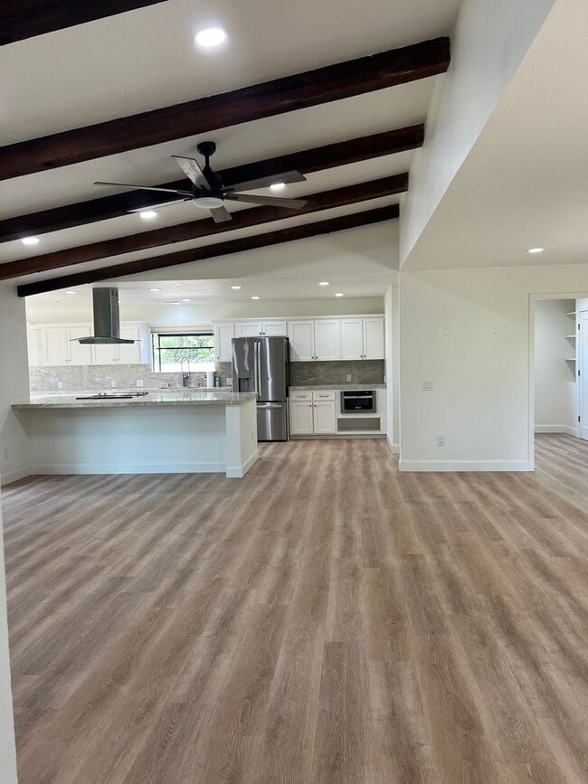 Building Photo - Beautiful Updated West Redding Home!