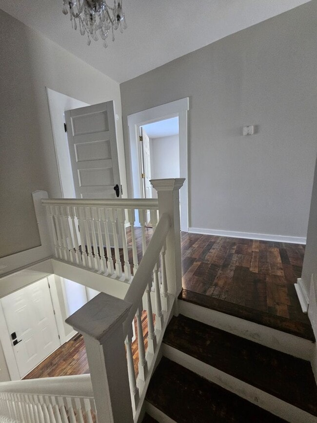 Building Photo - Historic Charm combined with Modern convenience 3 bedroom 2.5 bath spacious home