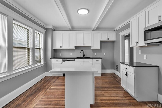 Building Photo - 49 Virgil Ave