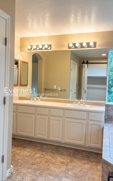 Building Photo - 8110 Northstar Dr