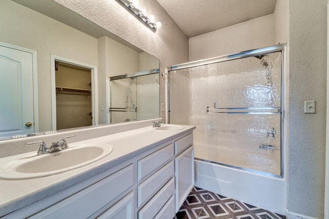 Building Photo - North Yuba City 3 bd 2 bath Home with solar