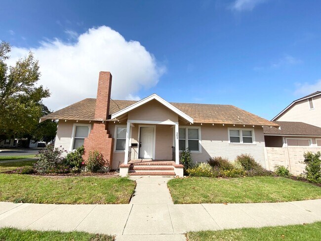 Building Photo - H203-211-P