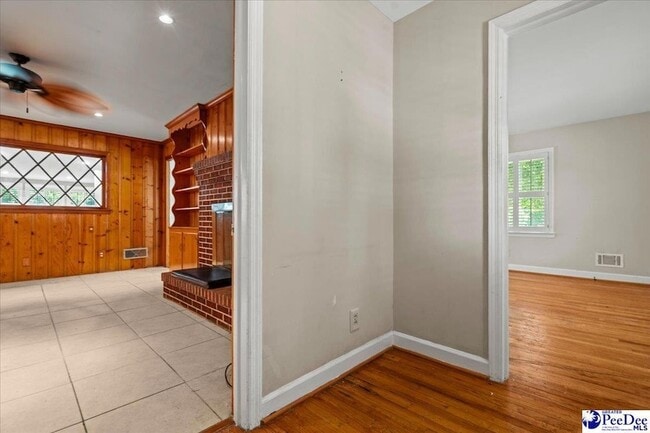Building Photo - 726 Wisteria Dr