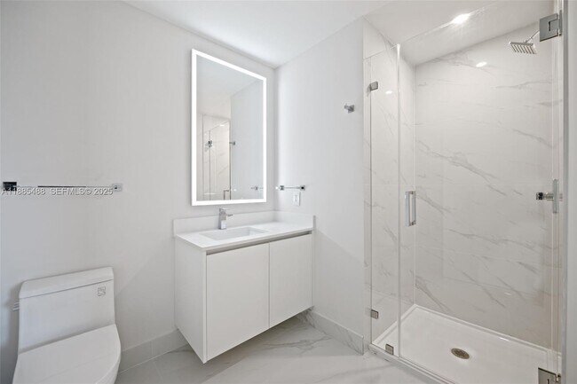 Building Photo - 700 NE 24th St