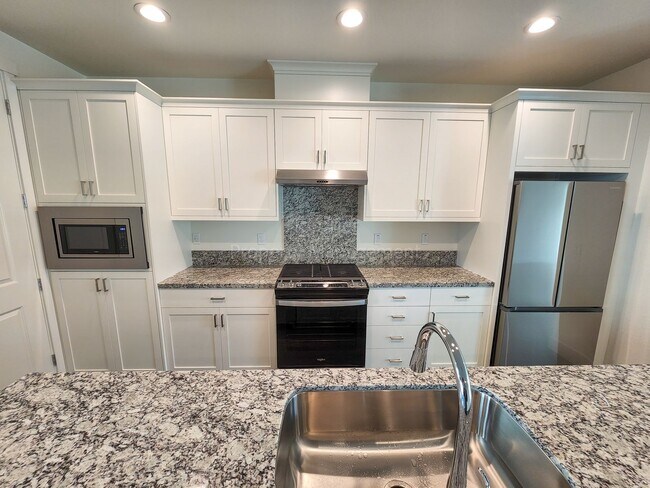 Building Photo - Newer Townhome at Penny Lane in Concord, 2...
