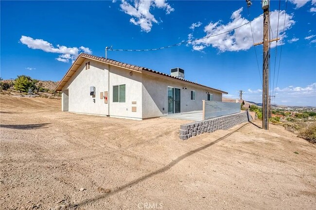 Building Photo - Beautiful, Clean 4 bedroom with Solar!!