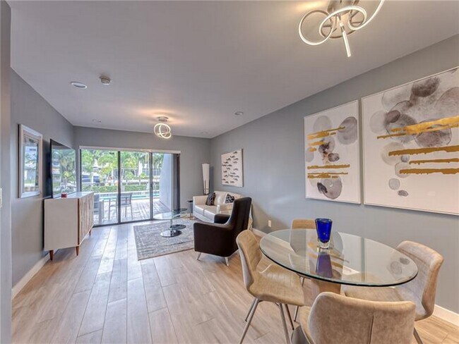 Building Photo - 2713 NE 15th St