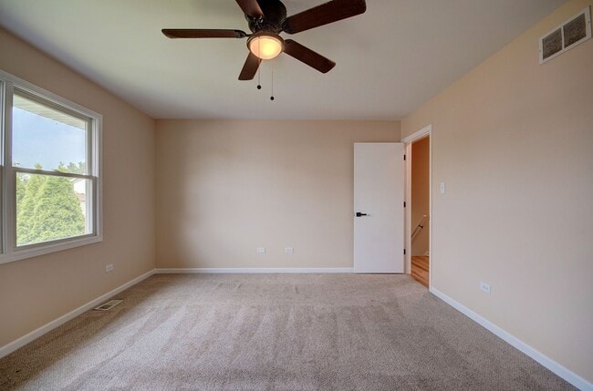 Building Photo - 3 bd 2 ba spacious home Joliet