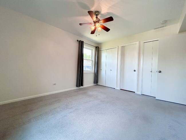 Building Photo - 5820 Wilshire Ct