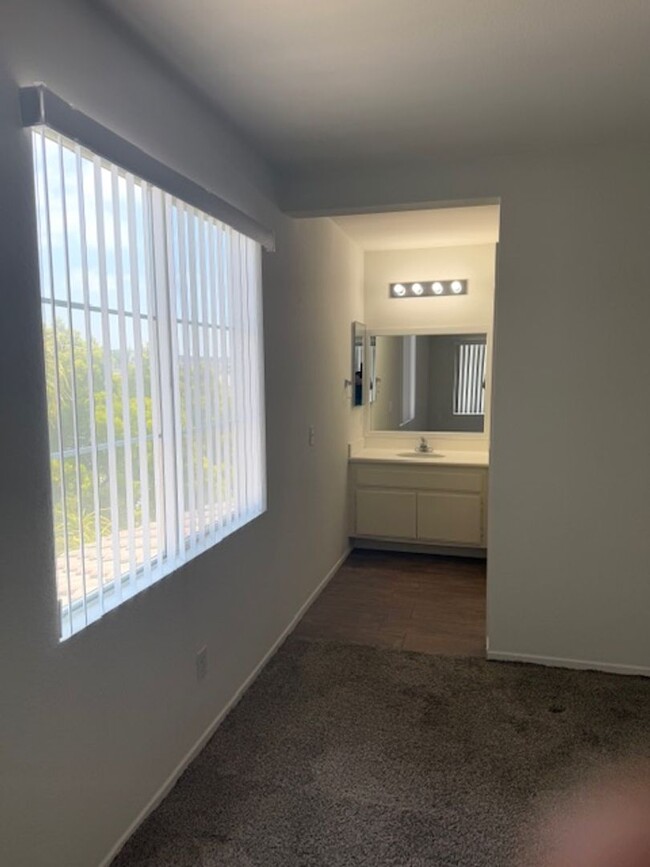 Building Photo - Beautiful Home located in Sunbow