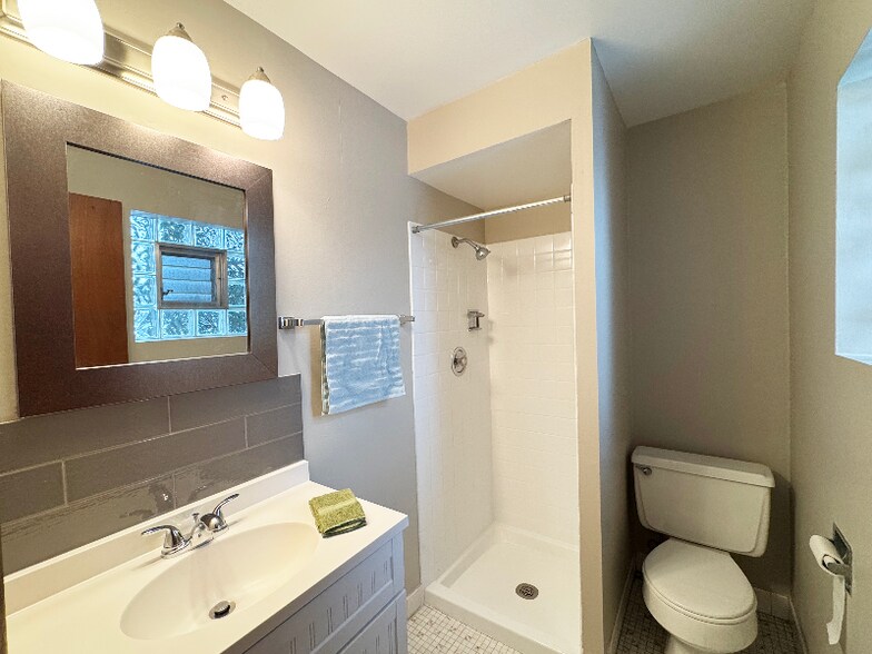 Building Photo - 9720 Ravinia Ct