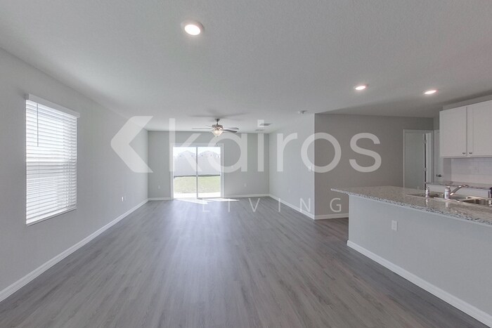 Building Photo - 8604 SW 44th Ct