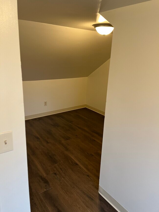 Building Photo - 375 E Park Dr