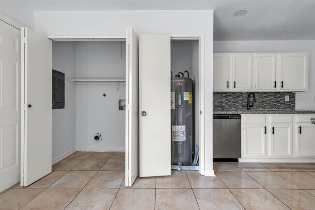 Building Photo - 4406 Kacee Dr