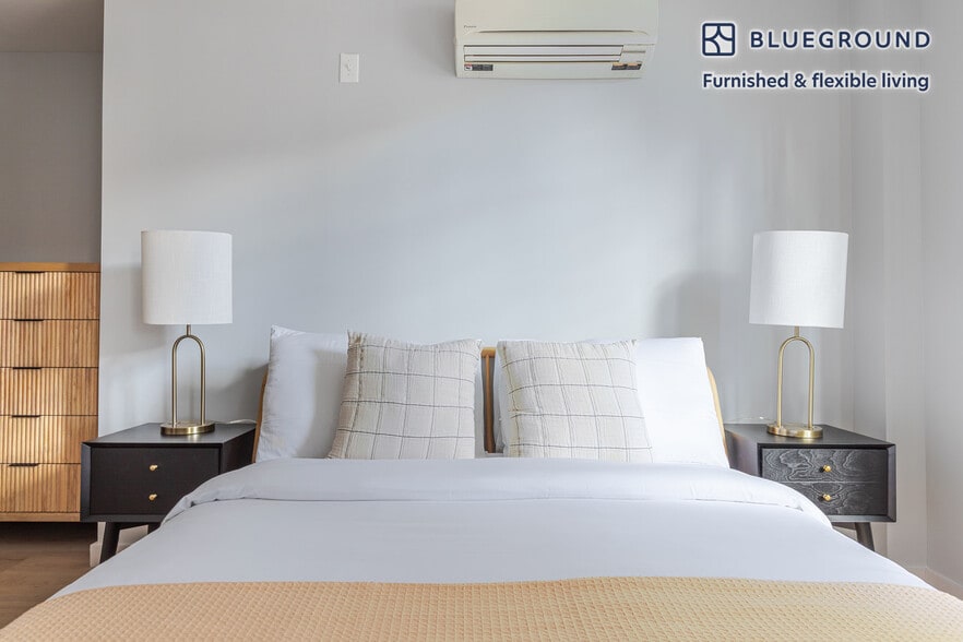 Building Photo - 68 Gold St