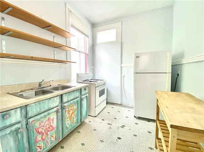 Building Photo - 2108 Robert St