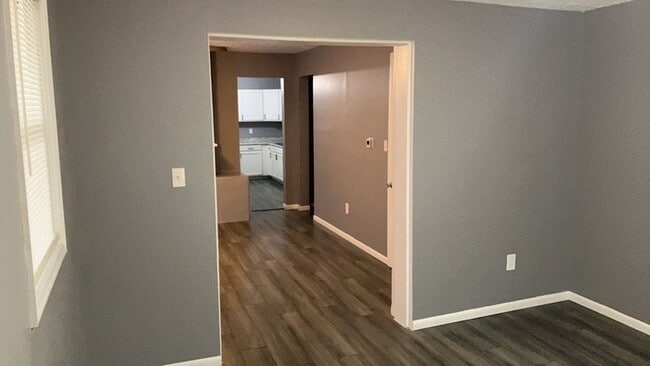 Building Photo - 105 S Irwin St