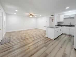 Building Photo - 1016 E Walker St