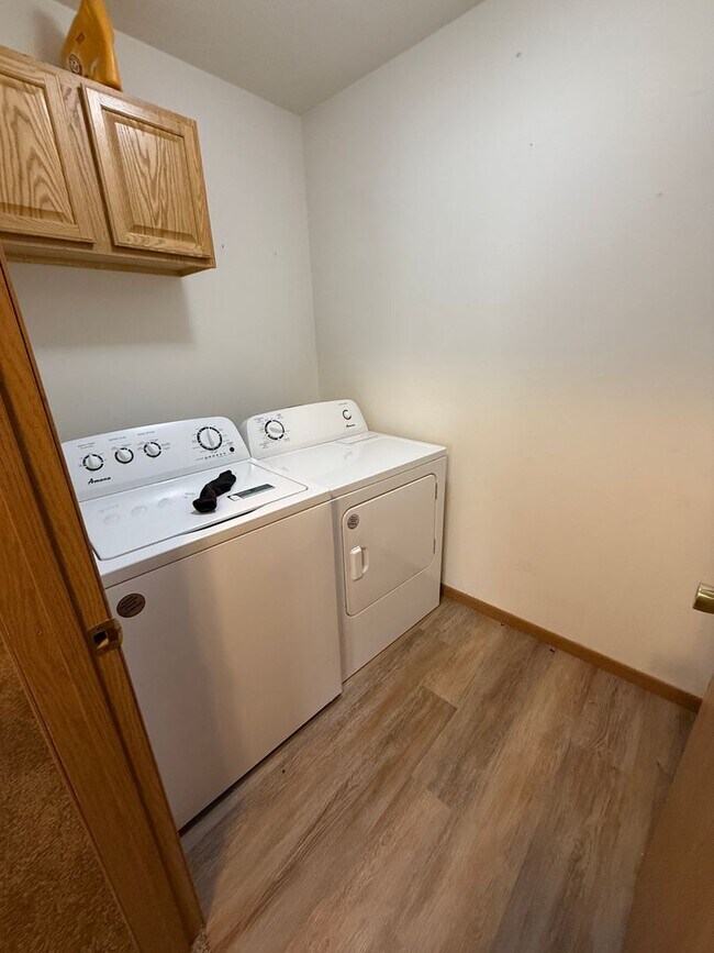 Building Photo - 321 3rd St W