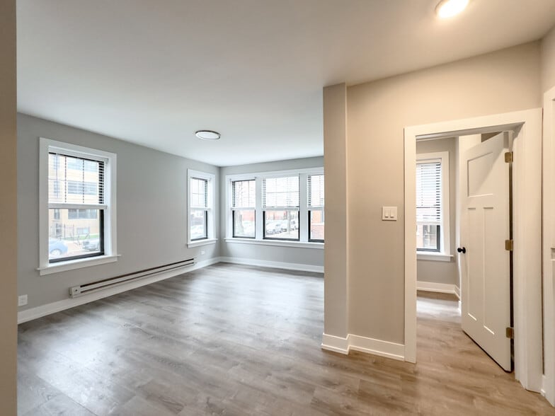 Building Photo - 4411 N Wolcott Ave