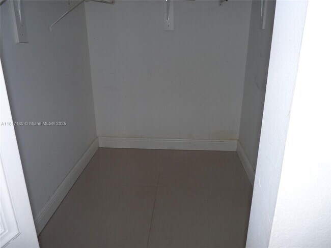 Building Photo - 14601 N Kendall Dr