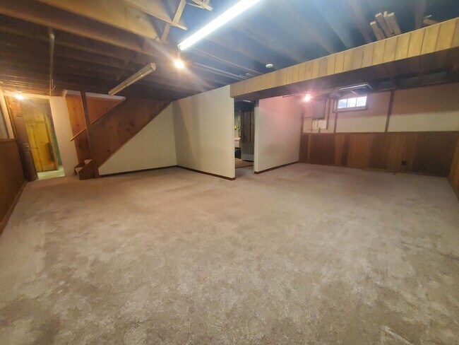 Building Photo - 3 Bedroom Single Family Ranch Home