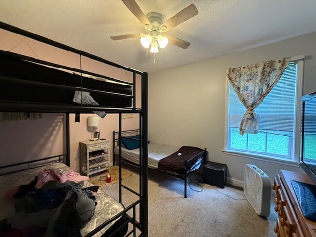 Building Photo - Comfort, Convenience, and Great Location!!