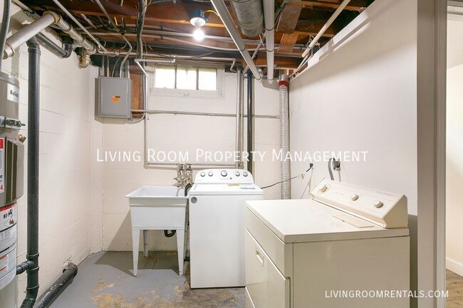 Building Photo - 5001 NE 32nd Pl