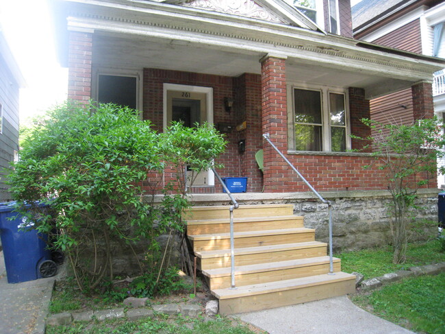 Primary Photo - 261 Ashland Ave