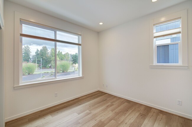 Building Photo - 2bd/1.75ba Kirkland House