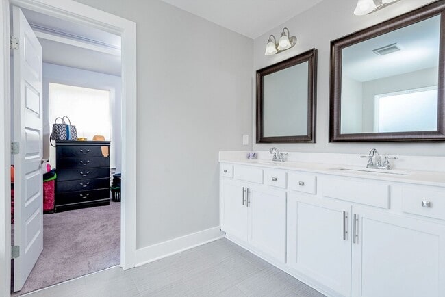 Building Photo - Room to Spread Out! 4BR, 3.5BA Home Near Liberty Creek Schools