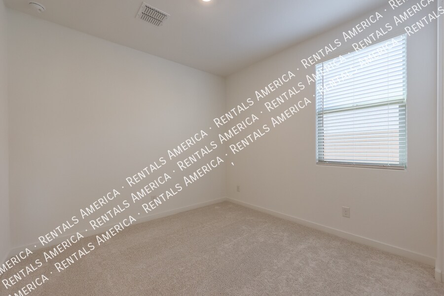Building Photo - 8907 W Solano Dr