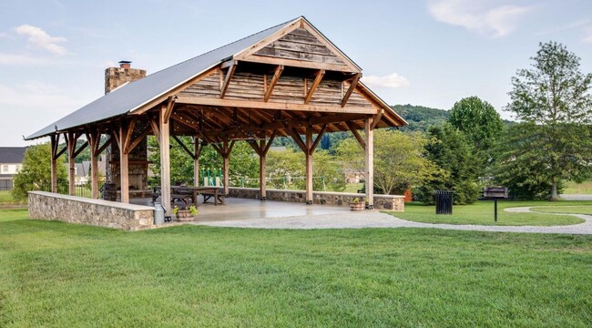 Building Photo - Spotless rental home in the highly sought-after McDaniels neighborhood in College Grove