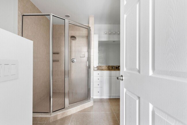 Building Photo - 3001 NE 185th St