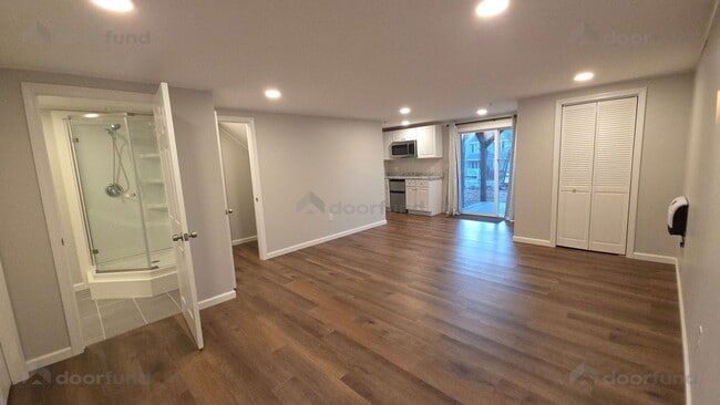 Building Photo - 62 Constitution Dr