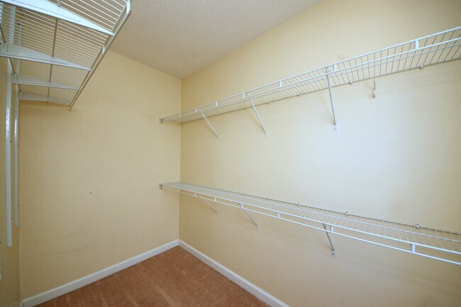 Building Photo - 1112 Huff Dr