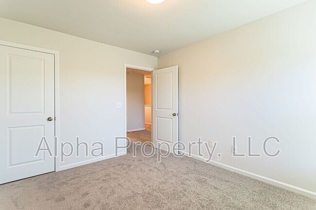 Building Photo - 15 Apricot Ln