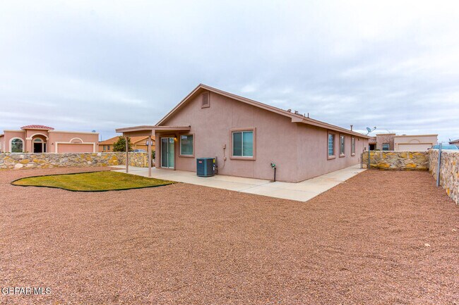 Building Photo - 814 Desert Silver Dr
