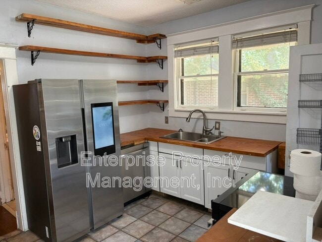 Building Photo - 2371 Parkway Pl