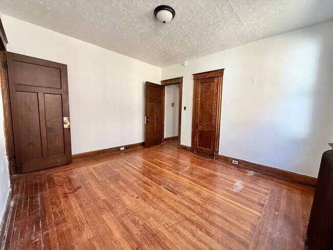 Building Photo - 548 Carplin Pl