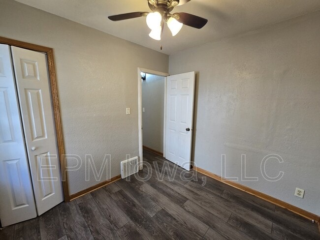 Building Photo - 422 Cutler St