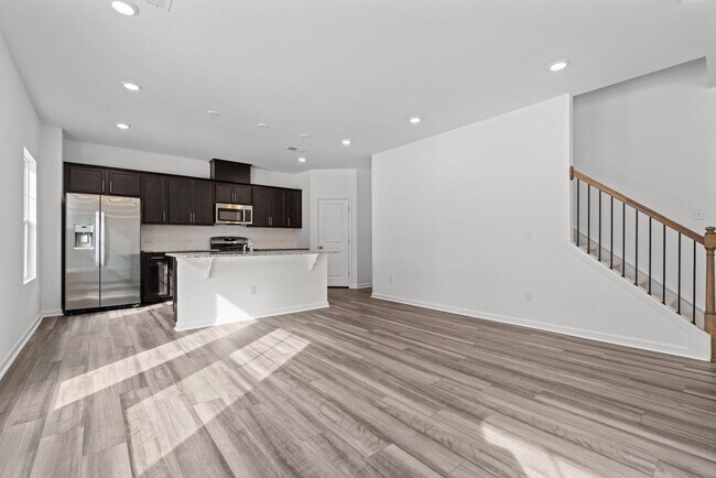 Building Photo - 4 Bedroom/3 Bath Sanford